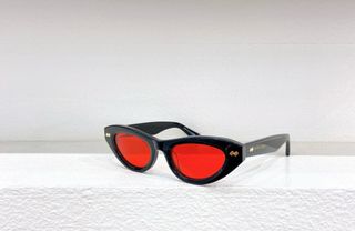 (Category: ) located in . Submitted by sunglasses.versionsale (Listing ID 1367374542, Image 1). Description: .