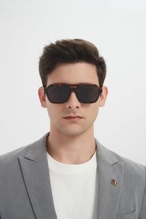 (Category: ) located in . Submitted by sunglasses.versionsale (Listing ID 1367379306, Image 1). Description: .
