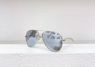(Category: ) located in . Submitted by sunglasses.versionsale (Listing ID 1367387104, Image 1). Description: .