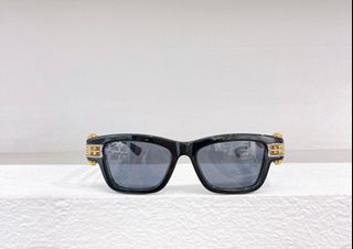 (Category: ) located in . Submitted by sunglasses.versionsale (Listing ID 1367387750, Image 1). Description: .