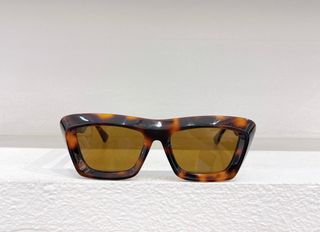 (Category: ) located in . Submitted by sunglasses.versionsale (Listing ID 1367388930, Image 1). Description: .