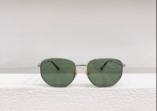 (Category: ) located in . Submitted by sunglasses.versionsale (Listing ID 1367392065, Image 1). Description: .