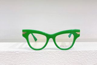 (Category: ) located in . Submitted by sunglasses.versionsale (Listing ID 1367395825, Image 1). Description: .