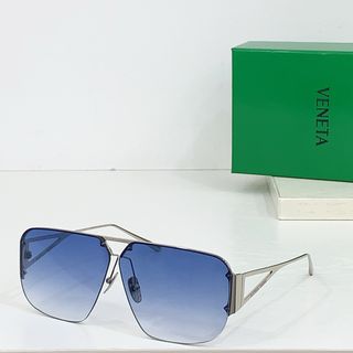 (Category: ) located in . Submitted by sunglasses.versionsale (Listing ID 1367396651, Image 1). Description: .