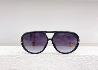 (Category: ) located in . Submitted by sunglasses.versionsale (Listing ID 1367398814, Image 1). Description: .