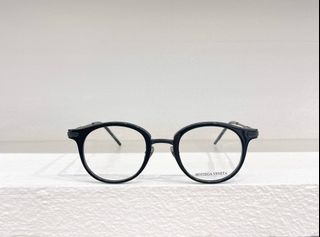 (Category: ) located in . Submitted by sunglasses.versionsale (Listing ID 1367399206, Image 1). Description: .