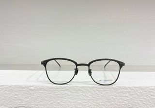 (Category: ) located in . Submitted by sunglasses.versionsale (Listing ID 1367400156, Image 1). Description: .