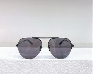 (Category: ) located in . Submitted by sunglasses.versionsale (Listing ID 1367403178, Image 1). Description: .
