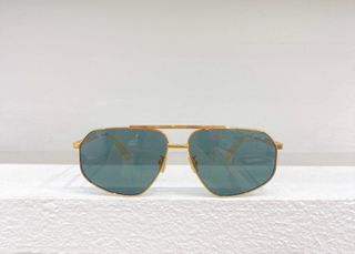 (Category: ) located in . Submitted by sunglasses.versionsale (Listing ID 1367441540, Image 1). Description: .