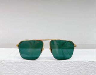 (Category: ) located in . Submitted by sunglasses.versionsale (Listing ID 1367442704, Image 1). Description: .