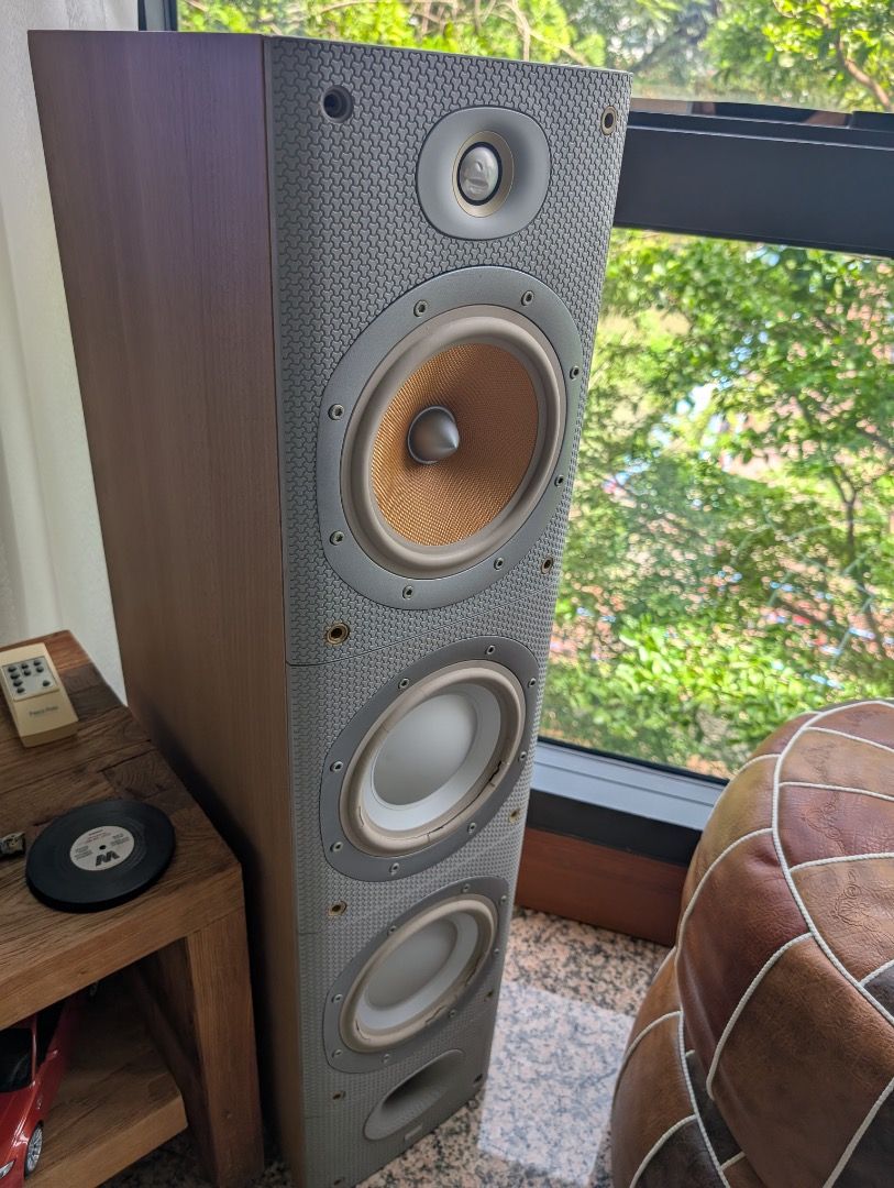 Bowers & Wilkins 600 Series 4 Piece Speaker Setup (Category: Soundbars, Speakers & Amplifiers) located in Singapore. Submitted by gp170 (Listing ID 1367346046, Image 1). Description: For Sale: High-quality Bowers & Wilkins 600 Series 4-piece speaker set, perfect for building a powerful home theater or immersive audio system. Includes a pair of impressive floorstanding speakers with crisp highs and deep bass with one bookshelf speak and a subwoofe