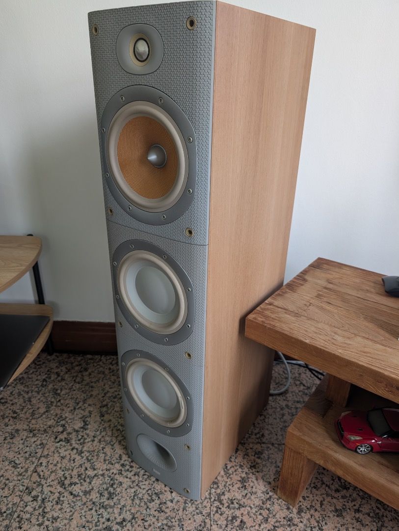 Bowers & Wilkins 600 Series 4 Piece Speaker Setup (Category: Soundbars, Speakers & Amplifiers) located in Singapore. Submitted by gp170 (Listing ID 1367346046, Image 3). Description: For Sale: High-quality Bowers & Wilkins 600 Series 4-piece speaker set, perfect for building a powerful home theater or immersive audio system. Includes a pair of impressive floorstanding speakers with crisp highs and deep bass with one bookshelf speak and a subwoofe