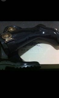 (Category: ) located in . Submitted by premiumpreloved_lucy (Listing ID 1367408582, Image 1). Description: .