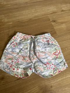 (Category: ) located in . Submitted by clothesinajar (Listing ID 1367381872, Image 1). Description: .