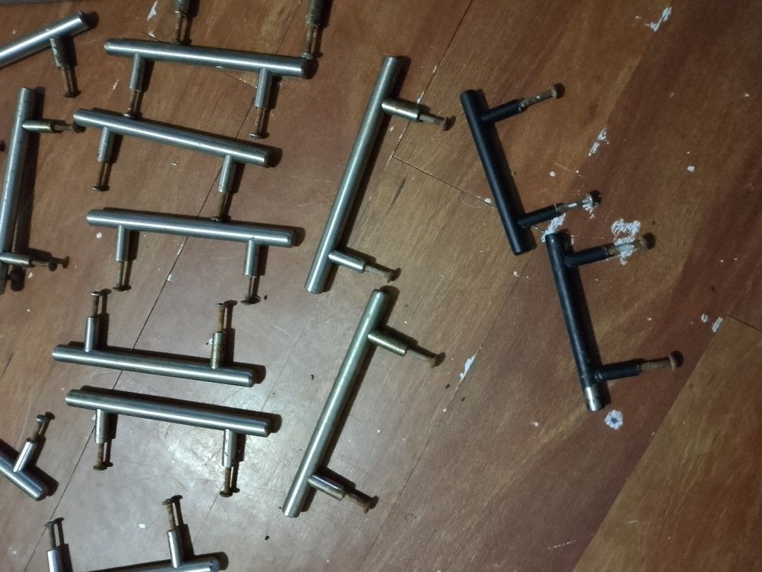 Cabinet Handle Stainless 6 inches 16 pcs (Category: Home Improvement Tools & Accessories) located in Quezon City. Submitted by tracermarky (Listing ID 1367432395, Image 2). Description: Stainless Steel Cabinet 16 pcs stainless 6 inches and 2 pcs 4 inches black 100 each or 1,300 take all For pick up at Bagong Pag Asa QC Thru Lalamove plus SF With picture nung nakakabit pa sa old cabinet Call or text 09232244519 RFS: Shift to Aluminum Hanging Cabin