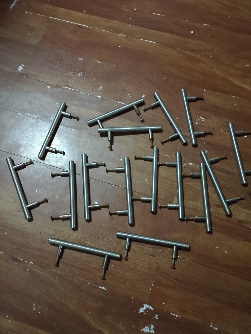 Cabinet Handle Stainless 6 inches 16 pcs (Category: Home Improvement Tools & Accessories) located in Quezon City. Submitted by tracermarky (Listing ID 1367432395, Image 1). Description: Stainless Steel Cabinet 16 pcs stainless 6 inches and 2 pcs 4 inches black 100 each or 1,300 take all For pick up at Bagong Pag Asa QC Thru Lalamove plus SF With picture nung nakakabit pa sa old cabinet Call or text 09232244519 RFS: Shift to Aluminum Hanging Cabin