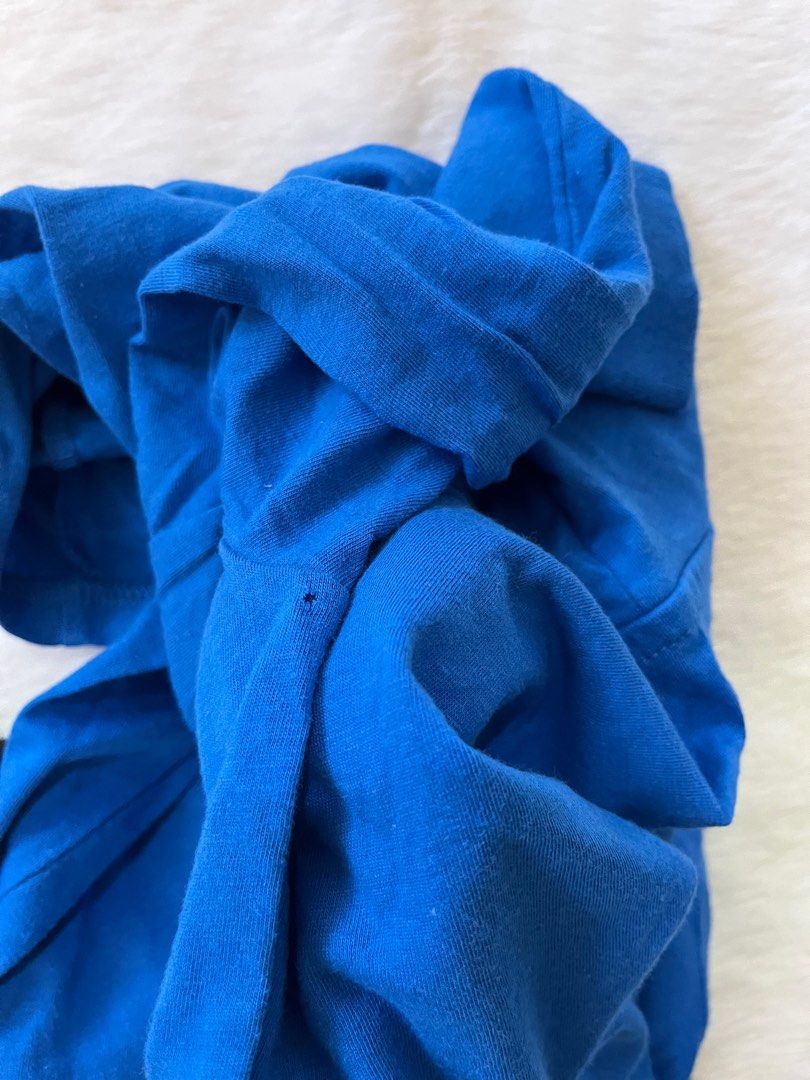 Champion Hoodie & Jogger 2T (Category: Babies & Kids Fashion) located in Daet. Submitted by ayveeaa (Listing ID 1367350917, Image 2). Description: 2T on tag Excellent Used Condition ⚠️ Has small hole underarm part.