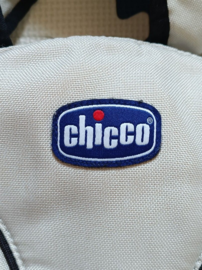 Chicco infant carrier (Category: Carriers & Slings) located in San Mateo. Submitted by aubrey.s (Listing ID 1367448005, Image 2). Description: • Chicco Prima B Ultrasoft infant carrier • used twice only, then tinago na lang sa storage dahil di naman madalas lumabas • last photo for reference only • no issues; ready for use • delivery thru Lalamove or J&T only RFS: Hindi madalas lumabas, so baby no longer fits 📍Angono, Rizal.