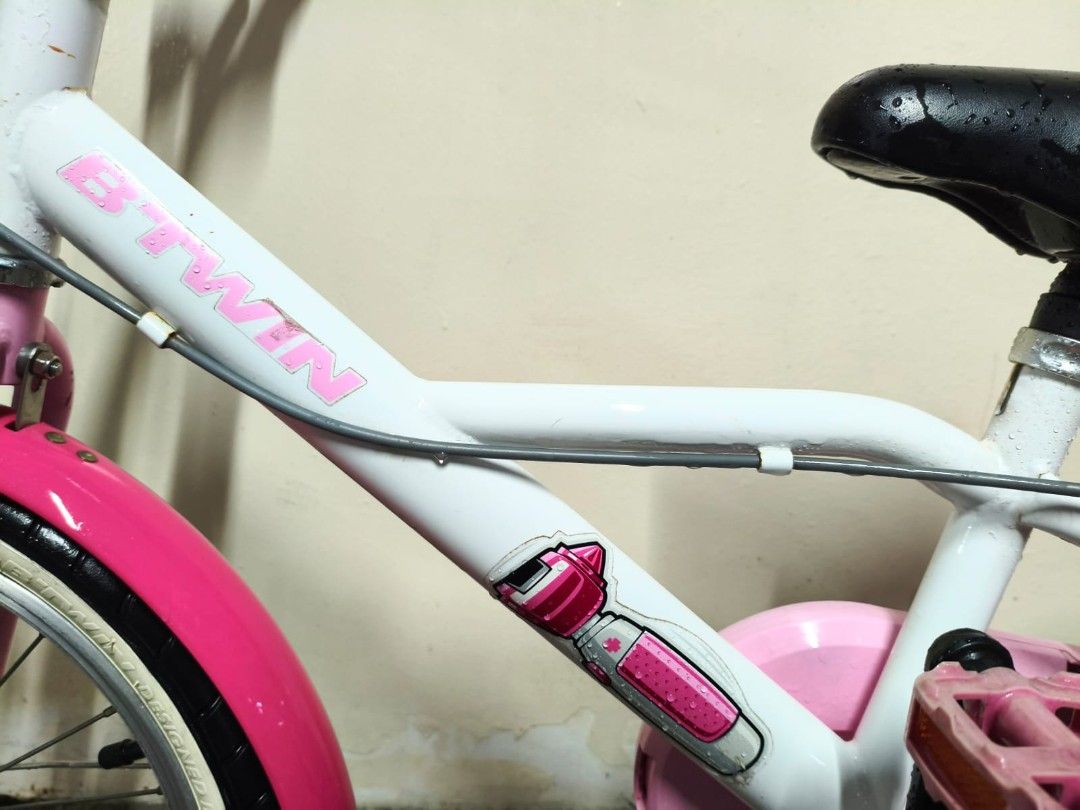 Decathlon Dr Girl bicycle / mountain bike / kids bicycle / kids bike / children bicycle / children bike / 14" bicycle / 16" bike / bike / bicycle (Category: Bicycles) located in Singapore. Submitted by deal.today (Listing ID 1367295000, Image 2). Description: 16" wheel size single speed basket can be added chat for more info 🚚.