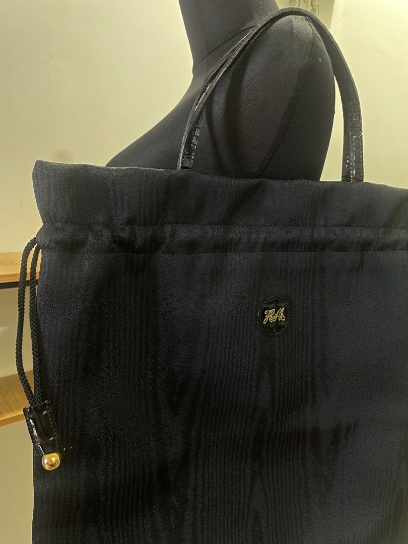 Drawstring Thick Totes (Category: Tote Bags) located in Kuala Lumpur. Submitted by nf_lovable (Listing ID 1367295239, Image 2). Description: The item is the same as shown in the picture ;) If you buy it together with other products, I will do my best to reduce the price, so please feel free to ask ;) Most importantly only for serious buyers. Since it is also listed on other sites, it may be sold suddenly. Shipping everyday ✔ Cod selected area ✔ S