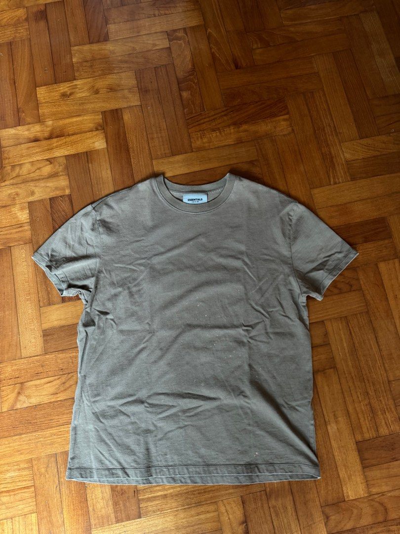 Essentials tee (Category: Tshirts & Polo Shirts) located in Singapore. Submitted by stealsz (Listing ID 1367373389, Image 2). Description: 100% authentic bought from Heat SG There are some bleach stains, other than that the tee has no flaws :) .