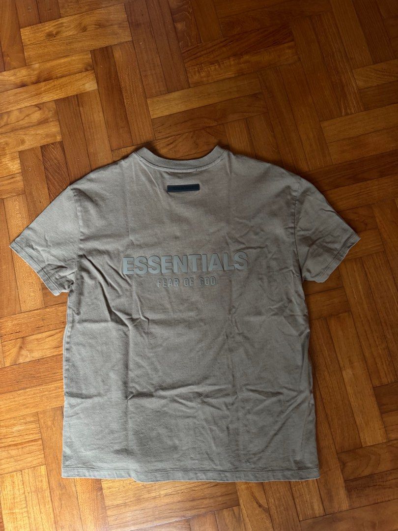 Essentials tee (Category: Tshirts & Polo Shirts) located in Singapore. Submitted by stealsz (Listing ID 1367373389, Image 1). Description: 100% authentic bought from Heat SG There are some bleach stains, other than that the tee has no flaws :) .