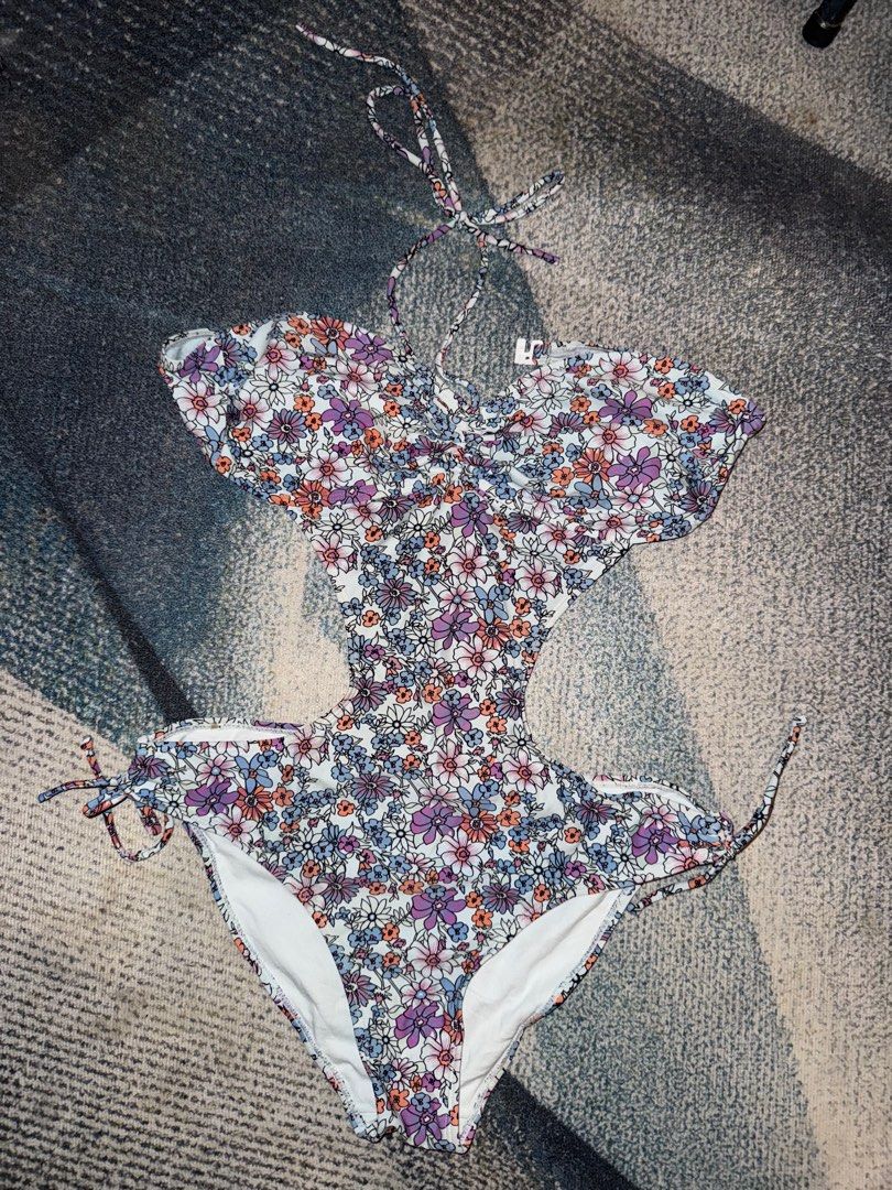Floral Cut-out One Piece (Category: Bikinis & Swimsuits) located in Quezon City. Submitted by gutchiebb (Listing ID 1367370436, Image 1). Description: - Fits medium to large - Never used rfs: decluttering loc: fairview qc.