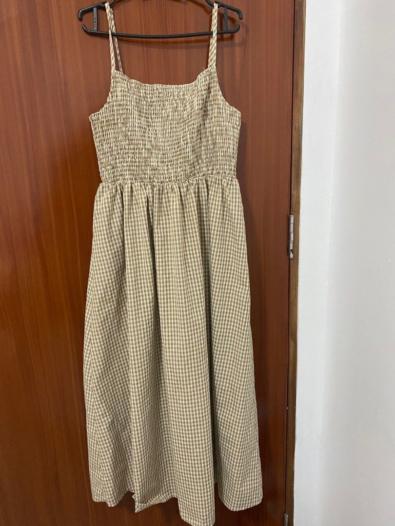 gingham dress free sizep (Category: Dresses) located in San Isidro. Submitted by declutterwithmmeee (Listing ID 1367368212, Image 1). Description: free size, can fit small-medium .