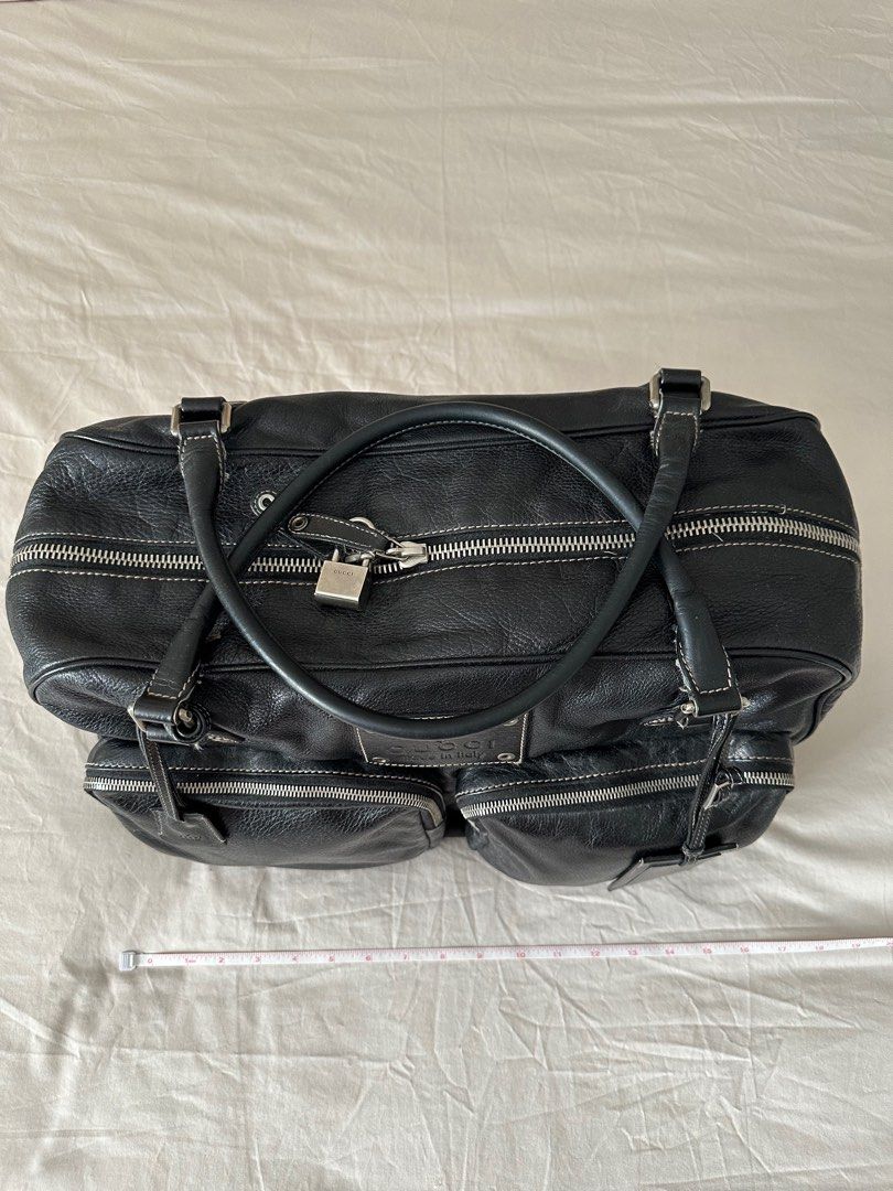 Gucci Duffle Bag (Category: Luxury Bags & Wallets) located in Taguig. Submitted by ericalopez (Listing ID 1367458658, Image 3). Description: Gucci Duffle Bag Price: 35,00 No box, but with dust bag and paperbag, 100% Authentic Location: Pick up Or Delivery via lalamove or lbc .