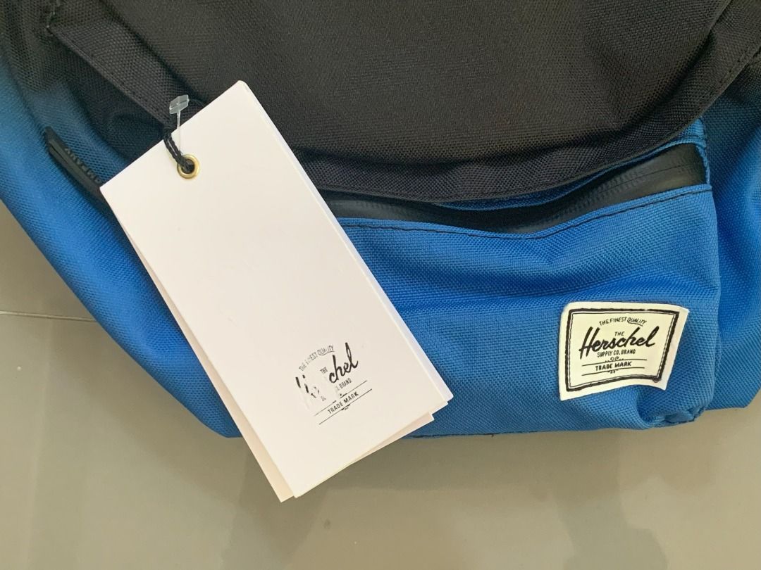HERSCHEL Fanny Pack 3.5L (Category: Sling Bags) located in Las Pinas. Submitted by Karasell (Listing ID 1367451753, Image 2). Description: HERSCHEL Fanny Pack 3.5L Purchased in US.