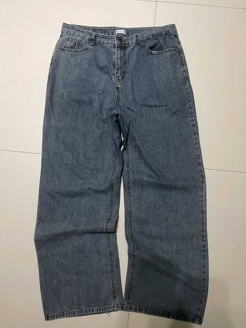 Hotping Blue Baggy Jeans (Category: Jeans) located in San Fernando. Submitted by declutthirdz (Listing ID 1367408923, Image 1). Description: Hotping Blue Baggy Jeans Price: Php 550 or Best Offer DIMES Waist: 33 inches Length: 40.8 inches (almost 41) Hem: 10 inches - 9.8/10 condition: minimal issue (last slide) - great denim quality - a must have psg.