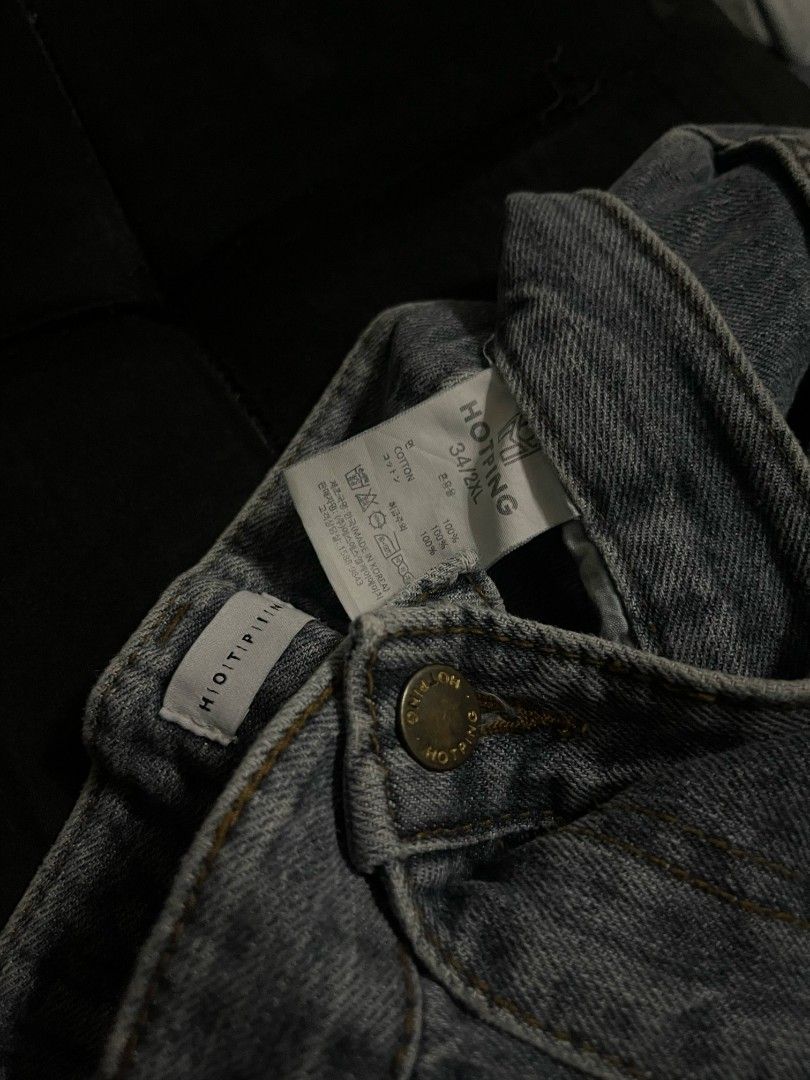 Hotping Blue Baggy Jeans (Category: Jeans) located in San Fernando. Submitted by declutthirdz (Listing ID 1367408923, Image 3). Description: Hotping Blue Baggy Jeans Price: Php 550 or Best Offer DIMES Waist: 33 inches Length: 40.8 inches (almost 41) Hem: 10 inches - 9.8/10 condition: minimal issue (last slide) - great denim quality - a must have psg.