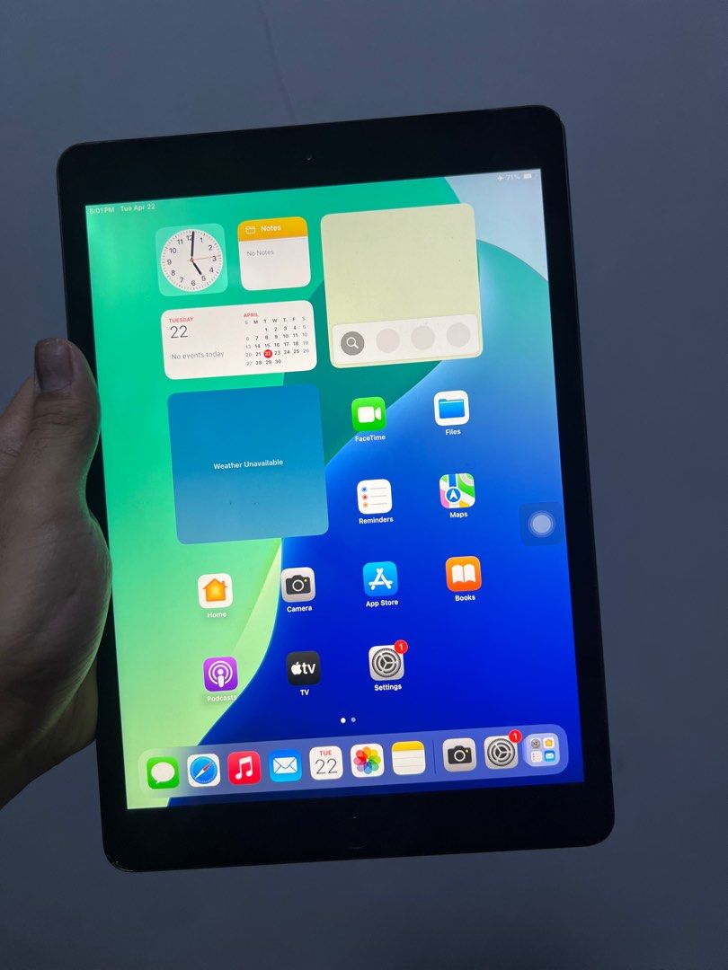 ipad 7th gen 32gb (Category: iPad) located in Caloocan City. Submitted by dominicsa11534 (Listing ID 1367347208, Image 1). Description: ipad 7th gen 32gb issue: bawal reset, fingerprint and may minimal crack sa pinaka baba hindi halata.