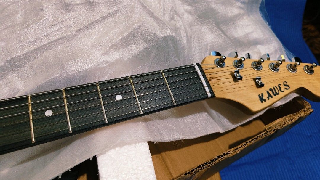 Kawes Stratocaster Electric Guitar (Category: Musical Instruments) located in Marikina City. Submitted by Michieboy14 (Listing ID 1367338605, Image 3). Description: Brandnew, Brandnew No issue / Tested and Set up/ Low Action, Gauge. 9 String Ready to use na Brandnew po ito kaya fix price na sa 2,700pesos Marikina Area Meet up or Lalamove COD.