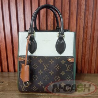 (Category: ) located in . Submitted by luxury_by_ncash_2 (Listing ID 1367348106, Image 1). Description: .