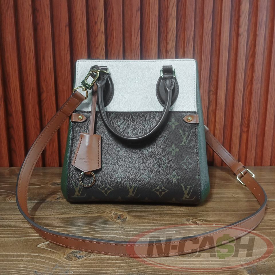 Louis Vuitton Tricolor Fold Tote PM (Category: Luxury Bags & Wallets) located in Makati City. Submitted by luxury_by_ncash_2 (Listing ID 1367348106, Image 3). Description: N-Cash Pawnshop "Instant Cash for Bags, Watches, Cars, and Electronics" https://www.ncash-pawnshop-philippines.com/ Louis Vuitton Tricolor Fold Tote PM PRE-OWNED Brand: LOUIS VUITTON Measures: 8″ L x 7.5″ H x 9″ D (approx) 3.5″ Double Handle Drop 20″ Strap Drop, adjustable Mate