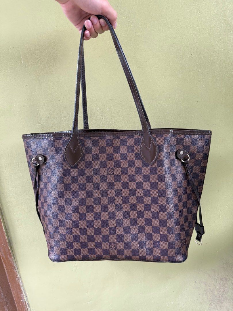 LV Neverfull MM Damier Ebene (Category: Luxury Bags & Wallets) located in Taguig. Submitted by thevintagecoffer (Listing ID 1367326462, Image 1). Description: CODED & PRELOVED PLS. NOTE: - customer’s duty to further check authenticity (certification, etc.) - request for more pics as deemed necessary - pls. be a responsible buyer - STRICTLY NO RETURN, NO EXCHANGE, NO REFUND - settle all confusions, clarifications, and questions prior to purchase a