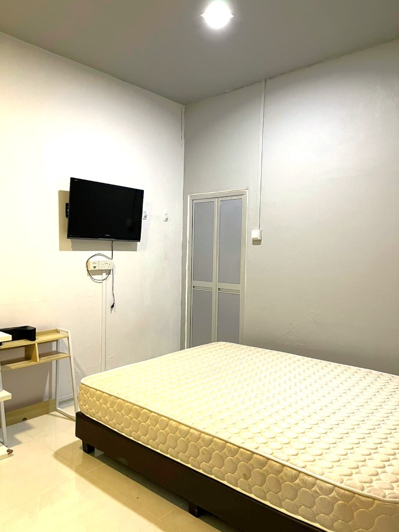 (Category: ) located in . Submitted by your_rental_specialist (Listing ID 1367312725, Image 1). Description: .
