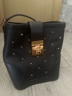 （分類：）位於 。 由 jojoyurib 提交（商品編號 1367353458，圖片 1）。簡介： 。