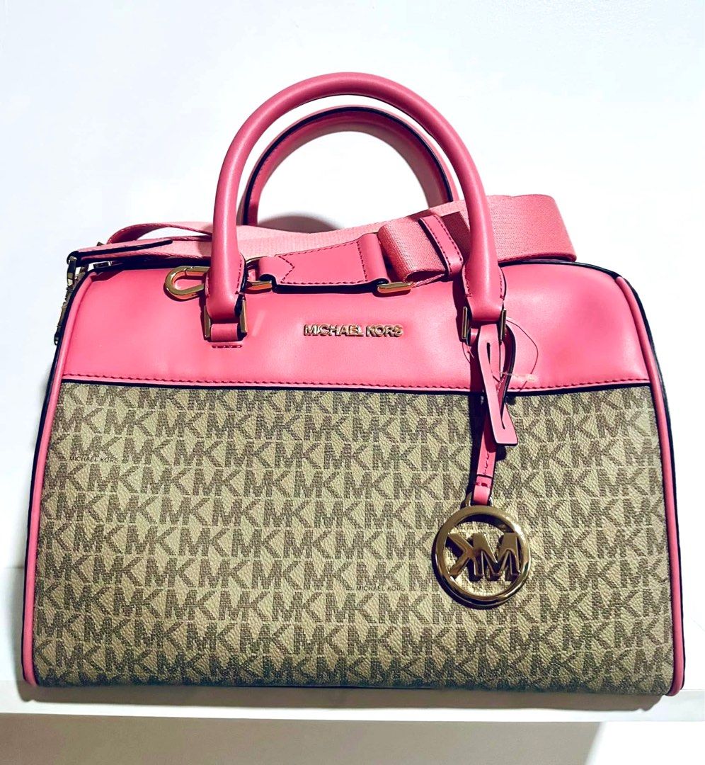 Michael Kors Duffle Bag XL (Category: Luxury Bags & Wallets) located in Angeles City. Submitted by catladyluna (Listing ID 1367330967, Image 2). Description: Bought is US store, perfect for overnight travel .