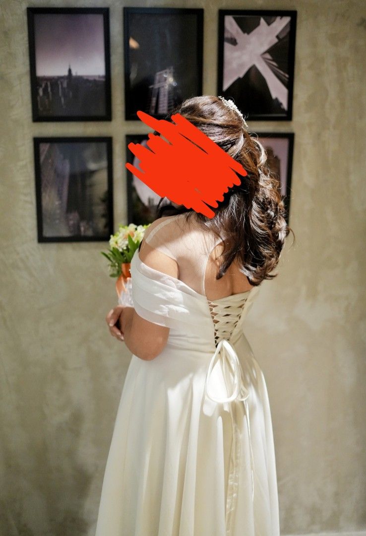 Minimalist wedding gown (Category: Evening dresses & gowns) located in Pasig City. Submitted by itsrubyred (Listing ID 1367328290, Image 3). Description: Hello Future Bride I am selling my intimate wedding gown. 📌 floor length (owner height is 5'0) 📌 delivery via lalamove only around manila 📌 payment first 📌 with free veil kindly PM for more details . thank you.