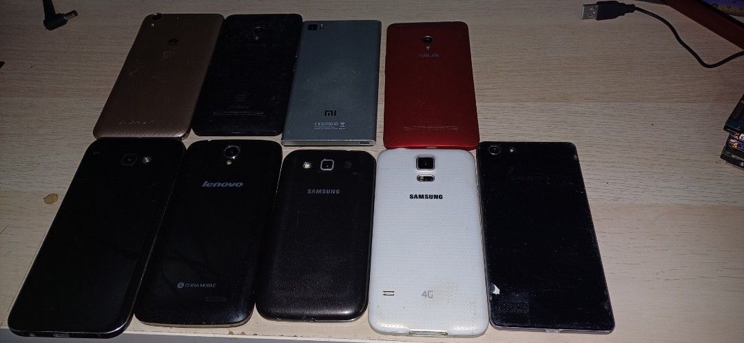 Mixed android.. (Category: Android Others) located in Kota Tinggi. Submitted by selvan89 (Listing ID 1367440818, Image 3). Description: All can use ..need battery change.. ..2phone can't turn on..some stuck on logo.