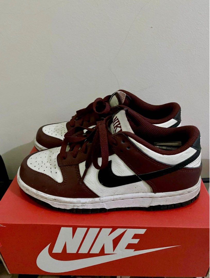 Nike Dunk Low Red Black, Fesyen Wanita, Sepatu di Carousell