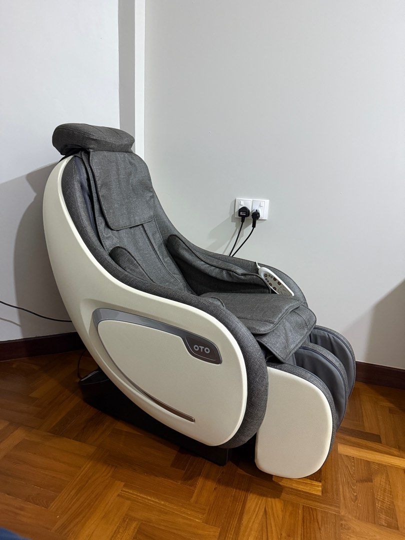 OTO Quantum EQ-10 Massage Chair - Excellent Condition (Category: Garage sale) located in Singapore. Submitted by fs123 (Listing ID 1367437772, Image 3). Description: Experience total relaxation with the OTO Quantum EQ-10 massage chair. Sleek, compact, and designed for ultimate comfort, it’s perfect for home use without taking up much space. Used very rarely and in excellent condition – almost like new! Features: • Full-body massage (neck, back, w