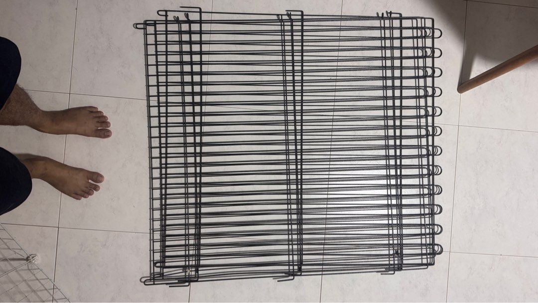 Pet fence (Category: Homes & Other Pet Accessories) located in Singapore. Submitted by onelegmaster (Listing ID 1367435054, Image 1). Description: Width 90cm Height 100cm 3 pcs 1 pcs slightly damaged (as shown in picture).