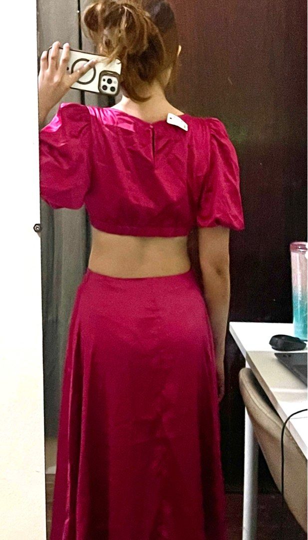 PINK PUFF SATIN DRESS (Category: Dresses) located in Rizal. Submitted by el_declutters (Listing ID 1367463647, Image 2). Description: ❀ bought but never been used ❀ can fit xs to small ❀ color looks good in person! ❀ sf shouldered by buyer 🚚 via j&t rates .