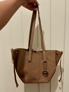 (Kategori: ) berada di . Dikirim oleh prelovedbymissy (ID iklan 1367469030, Gambar 1). Deskripsi: .