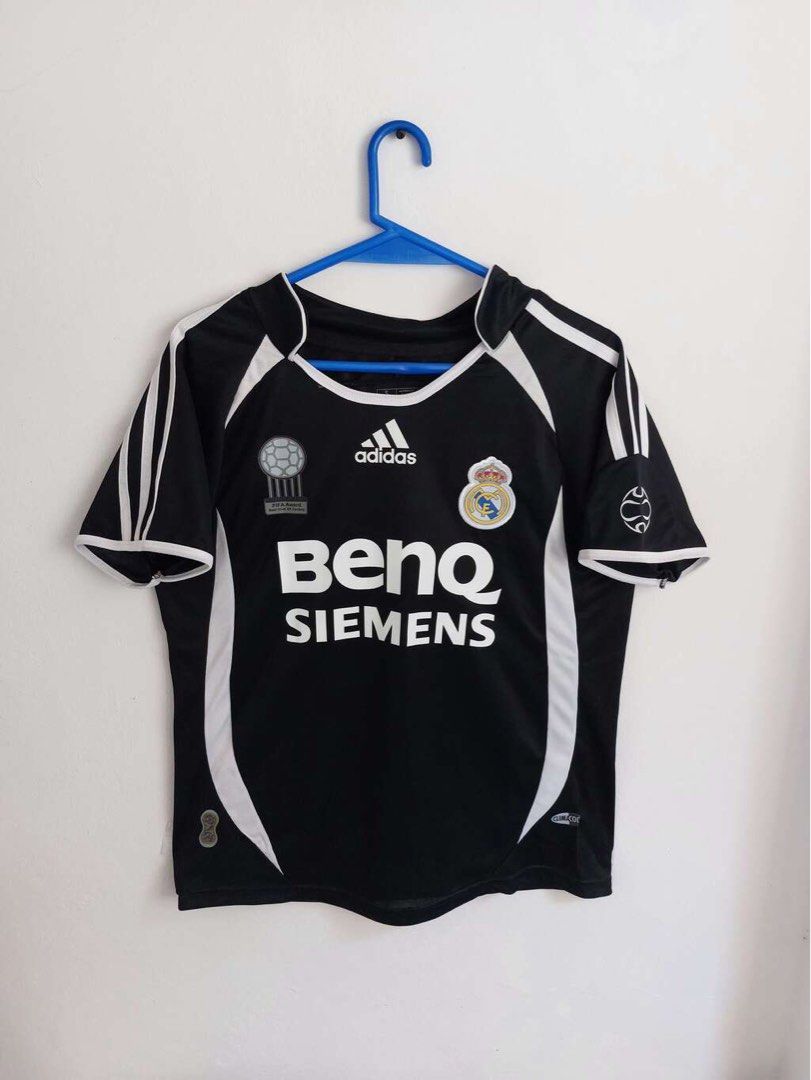 Real Madrid Retro 2006 Away Kit (Category: Activewear) located in Singapore. Submitted by oooc123 (Listing ID 1367459986, Image 1). Description: Brand new without tag. Size S Real Madrid 2006 retro kit when roberto carlos, ronaldo, ramos, raul, van nistelrooy, beckham played in..