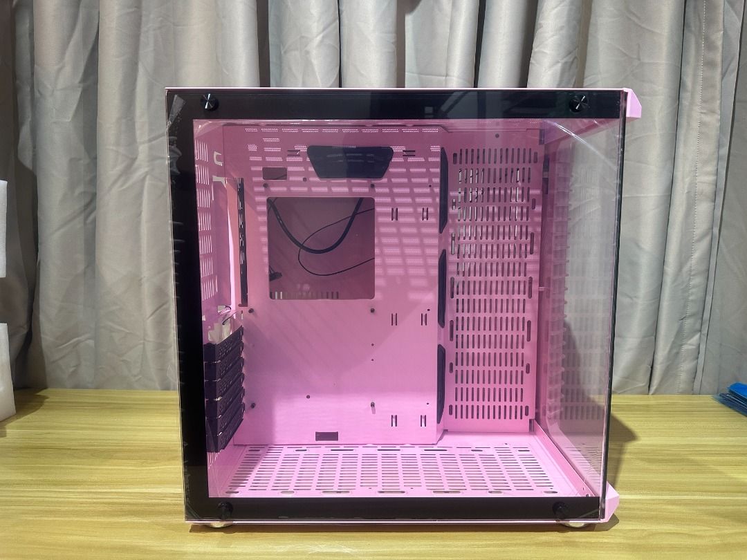 Robin 3 Pink Gaming CPU Case - Brandnew (Category: Computer Parts) located in Manila. Submitted by spartan092389 (Listing ID 1367419338, Image 3). Description: Robin 3 Pink Gaming CPU Case - Brandnew Dual Chamber ATX Tempered Glass Gaming Chasis Full tower design accommodates various motherboard types, including ATX and M-ATX, ensuring compatibility with a wide range of components. With ample space for multiple fans and a water cooling option, it
