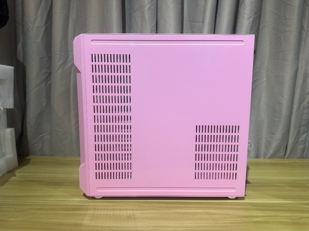 Robin 3 Pink Gaming CPU Case - Brandnew (Category: Computer Parts) located in Manila. Submitted by spartan092389 (Listing ID 1367419338, Image 2). Description: Robin 3 Pink Gaming CPU Case - Brandnew Dual Chamber ATX Tempered Glass Gaming Chasis Full tower design accommodates various motherboard types, including ATX and M-ATX, ensuring compatibility with a wide range of components. With ample space for multiple fans and a water cooling option, it
